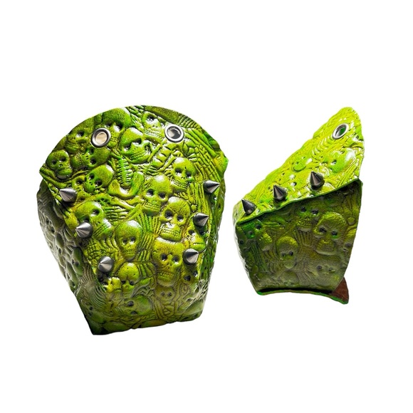 Green neon Skeleton Roller Skates Toe Guards - Picture 4 of 7